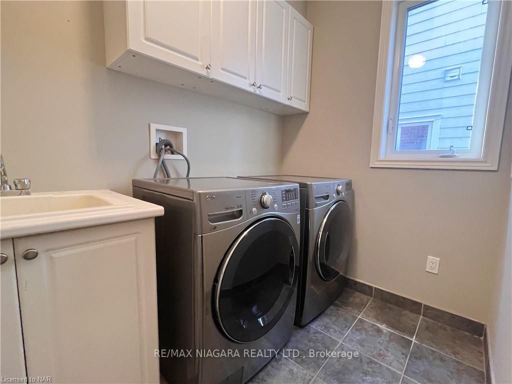 Photo 34 of 114 Winterberry Boulevard S, Thorold, Confederation Heights — HOMEH