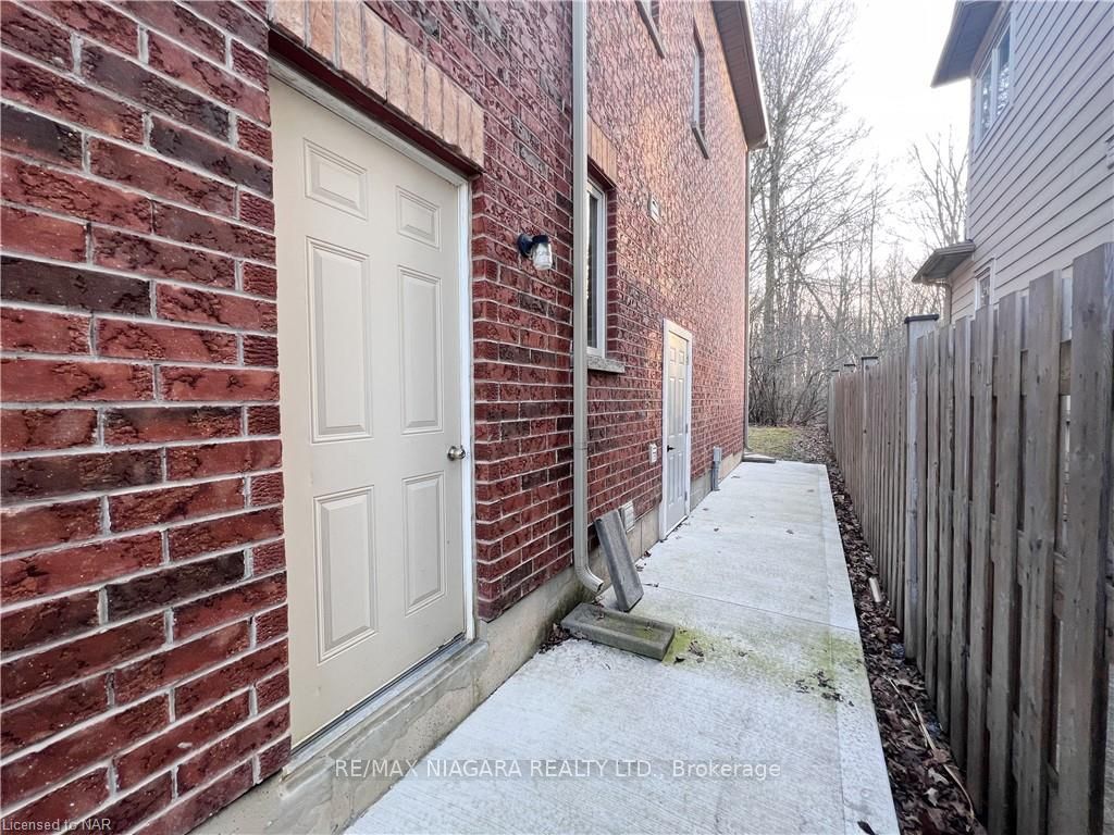 Photo 36 of 114 Winterberry Boulevard S, Thorold, Confederation Heights — HOMEH