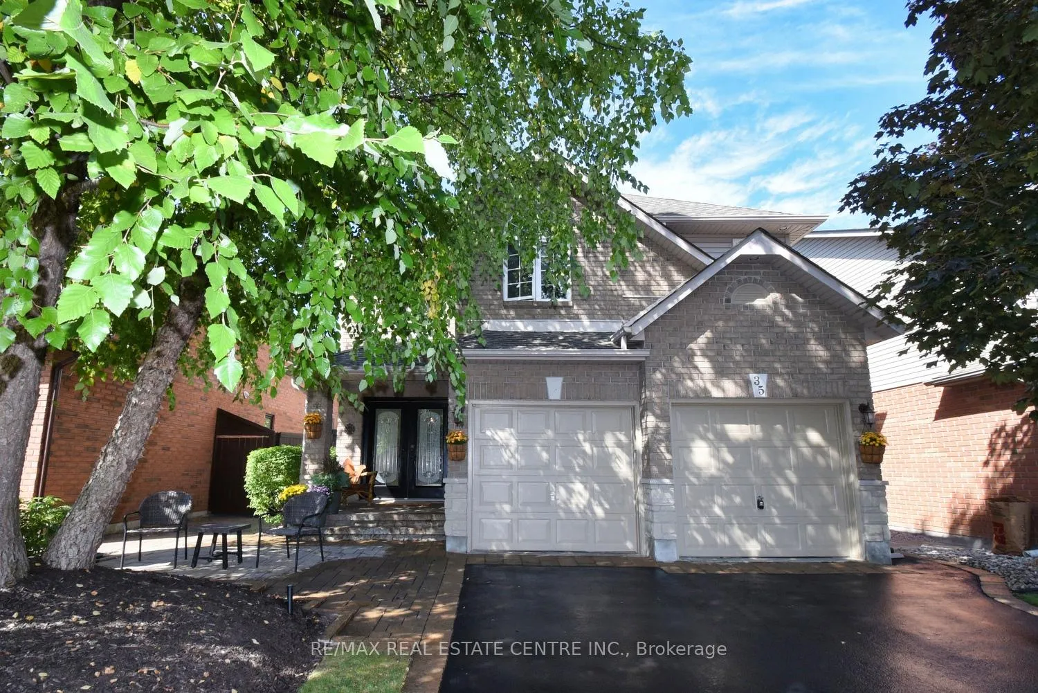 Photo 1 of 35 Eringate Drive, Hamilton, Stoney Creek Mountain — HOMEH