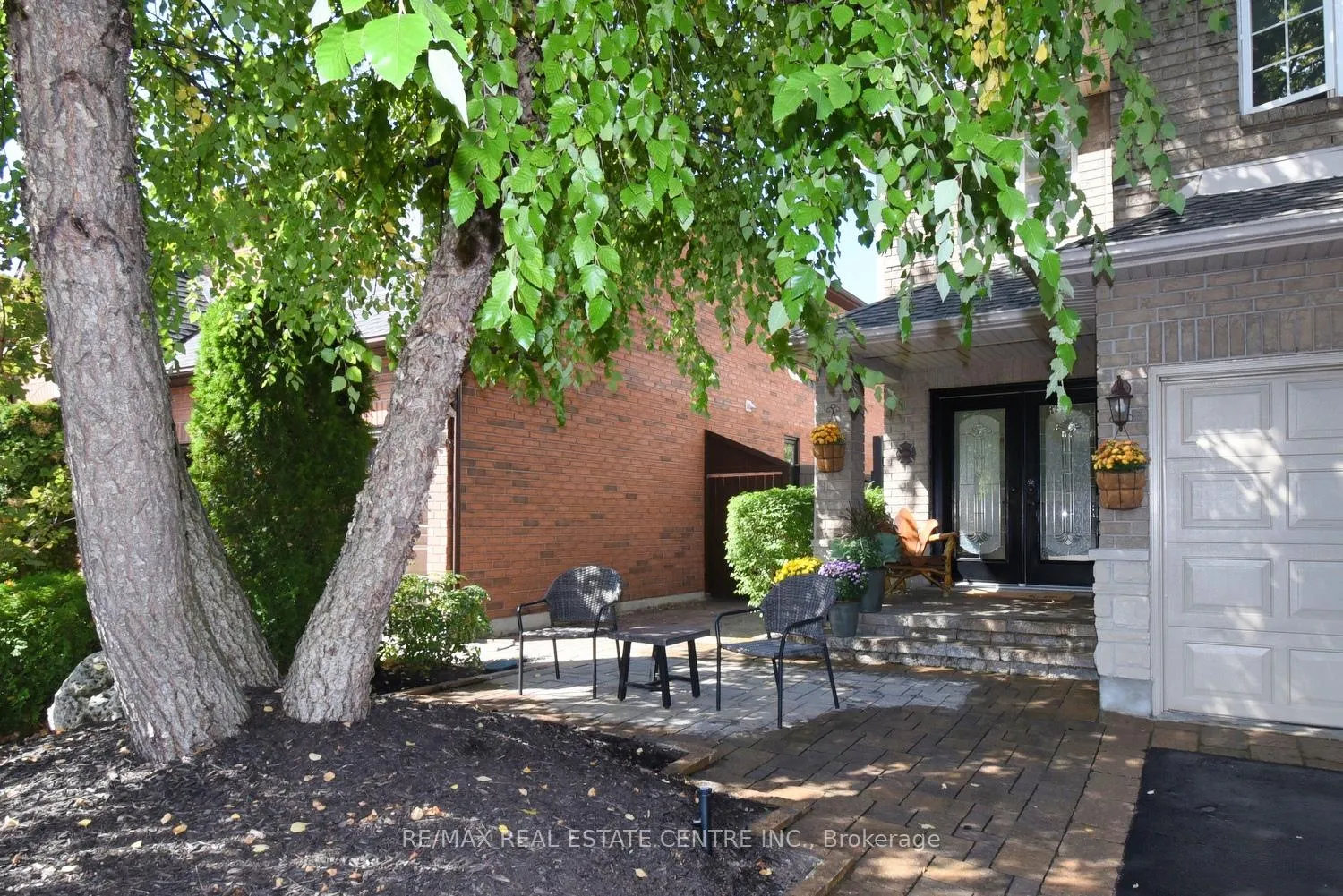 Photo 2 of 35 Eringate Drive, Hamilton, Stoney Creek Mountain — HOMEH