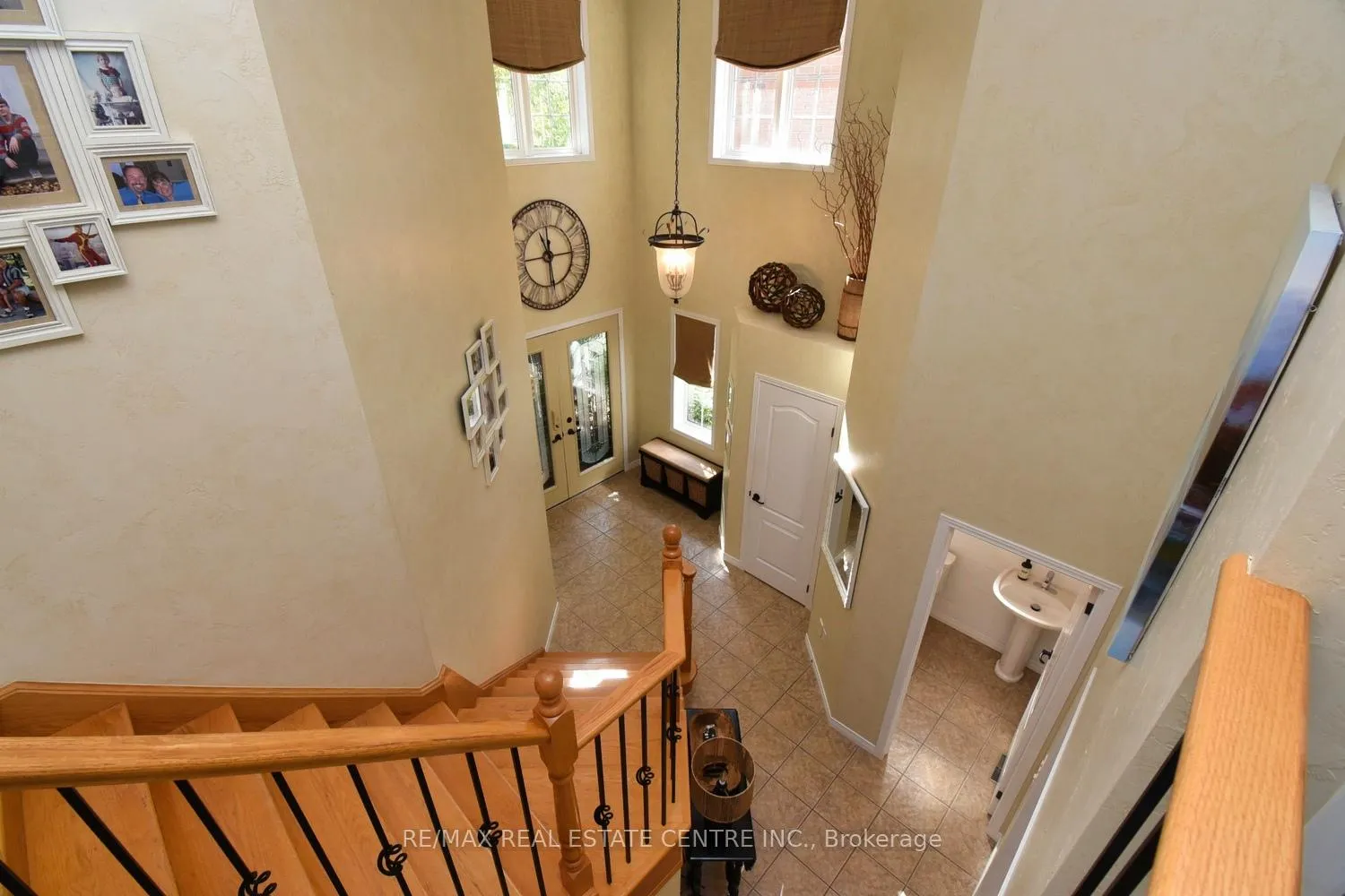 Photo 4 of 35 Eringate Drive, Hamilton, Stoney Creek Mountain — HOMEH