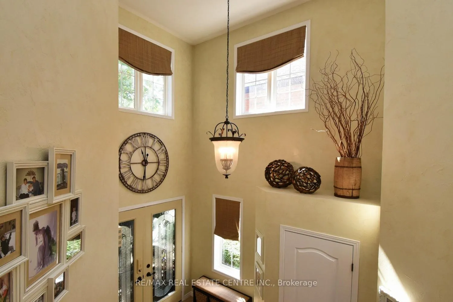 Photo 5 of 35 Eringate Drive, Hamilton, Stoney Creek Mountain — HOMEH