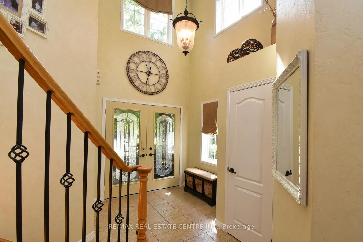 Photo 6 of 35 Eringate Drive, Hamilton, Stoney Creek Mountain — HOMEH