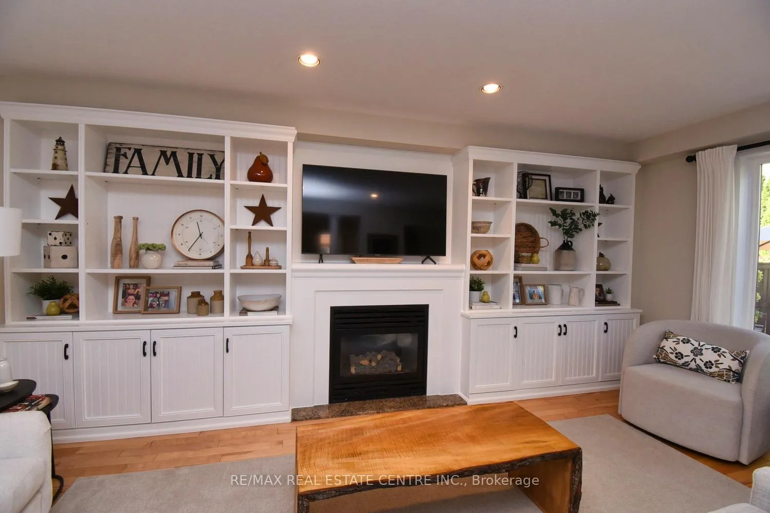 Photo 7 of 35 Eringate Drive, Hamilton, Stoney Creek Mountain — HOMEH