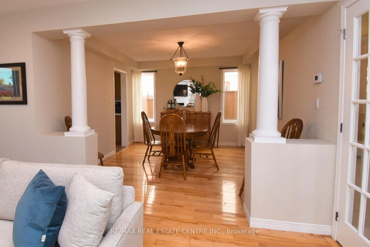 Photo 15 of 35 Eringate Drive, Hamilton, Stoney Creek Mountain — HOMEH