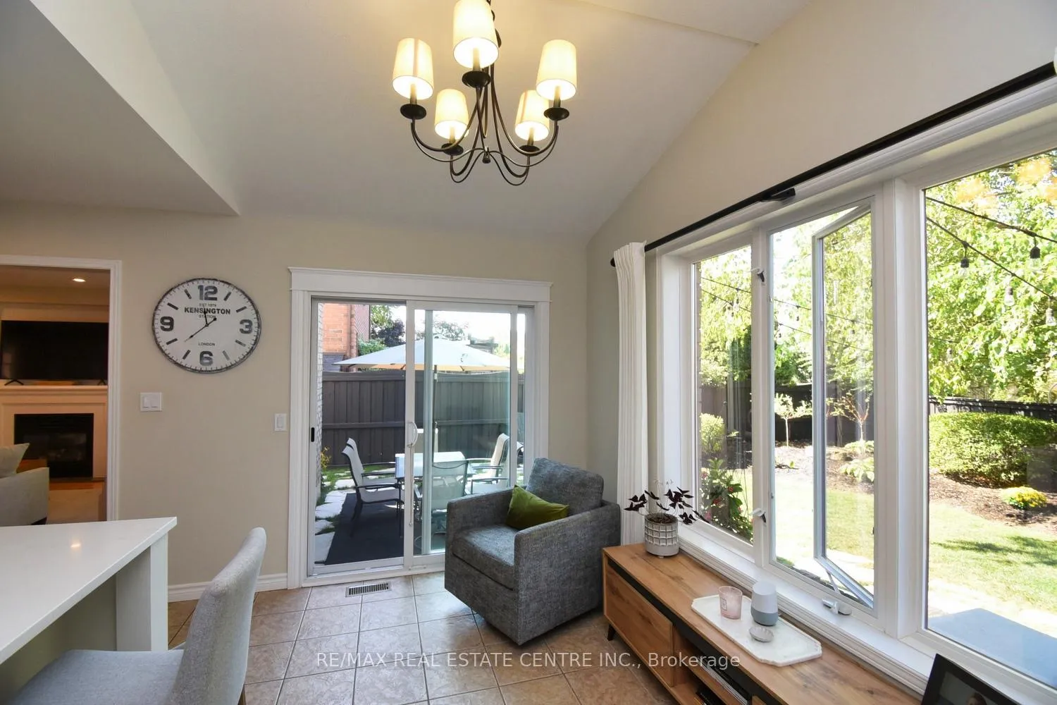 Photo 18 of 35 Eringate Drive, Hamilton, Stoney Creek Mountain — HOMEH