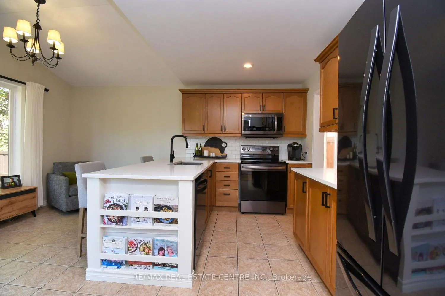Photo 21 of 35 Eringate Drive, Hamilton, Stoney Creek Mountain — HOMEH