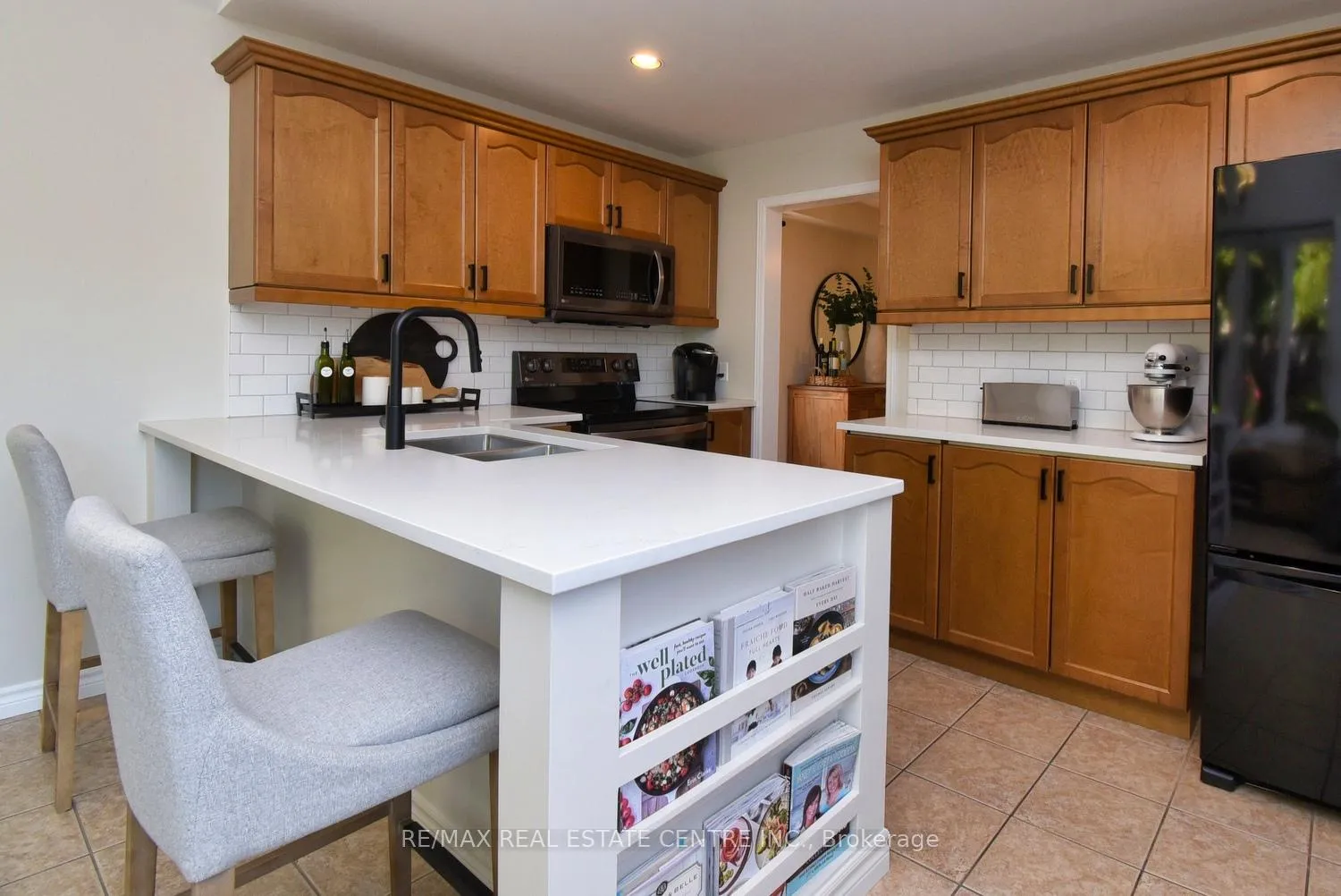 Photo 22 of 35 Eringate Drive, Hamilton, Stoney Creek Mountain — HOMEH