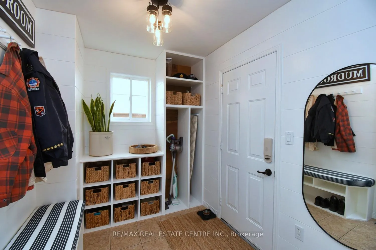 Photo 28 of 35 Eringate Drive, Hamilton, Stoney Creek Mountain — HOMEH