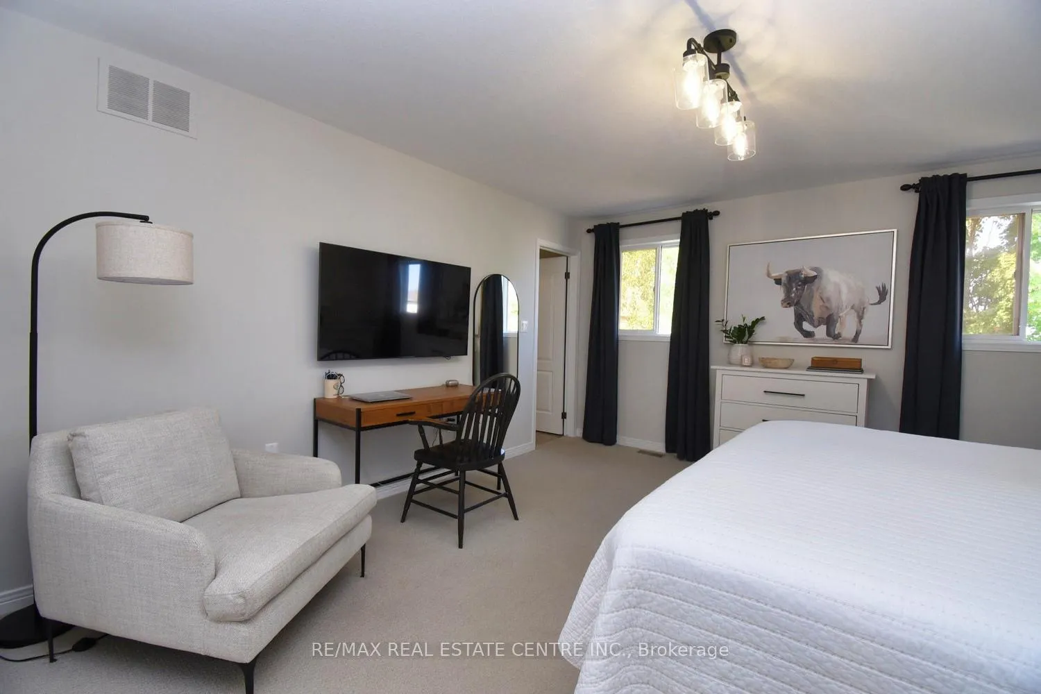 Photo 31 of 35 Eringate Drive, Hamilton, Stoney Creek Mountain — HOMEH
