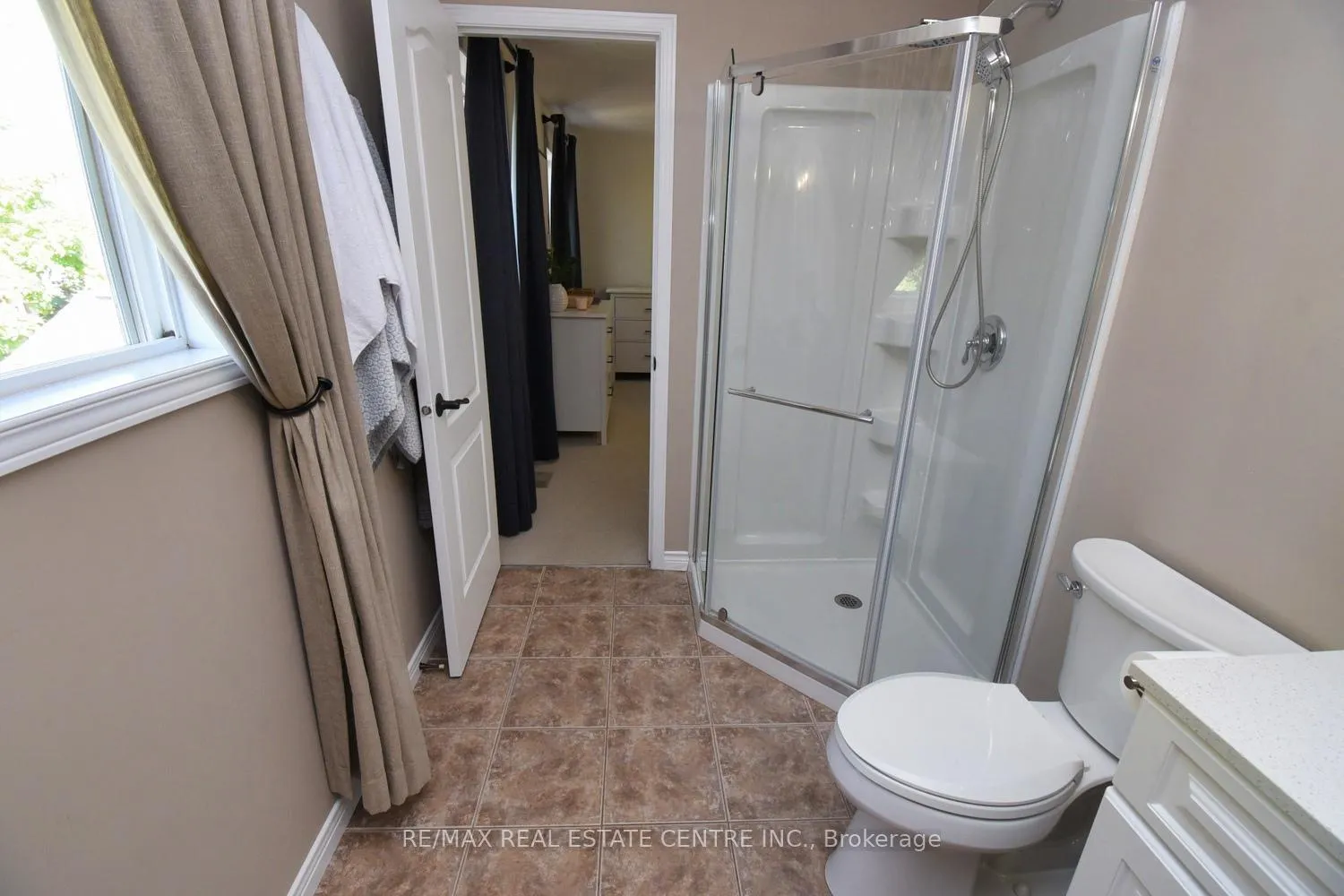 Photo 34 of 35 Eringate Drive, Hamilton, Stoney Creek Mountain — HOMEH