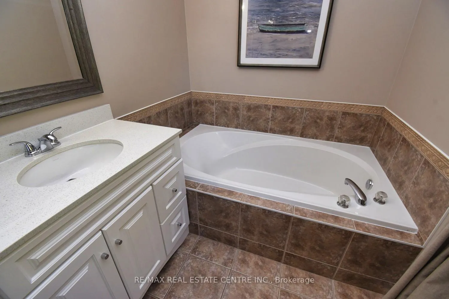 Photo 35 of 35 Eringate Drive, Hamilton, Stoney Creek Mountain — HOMEH