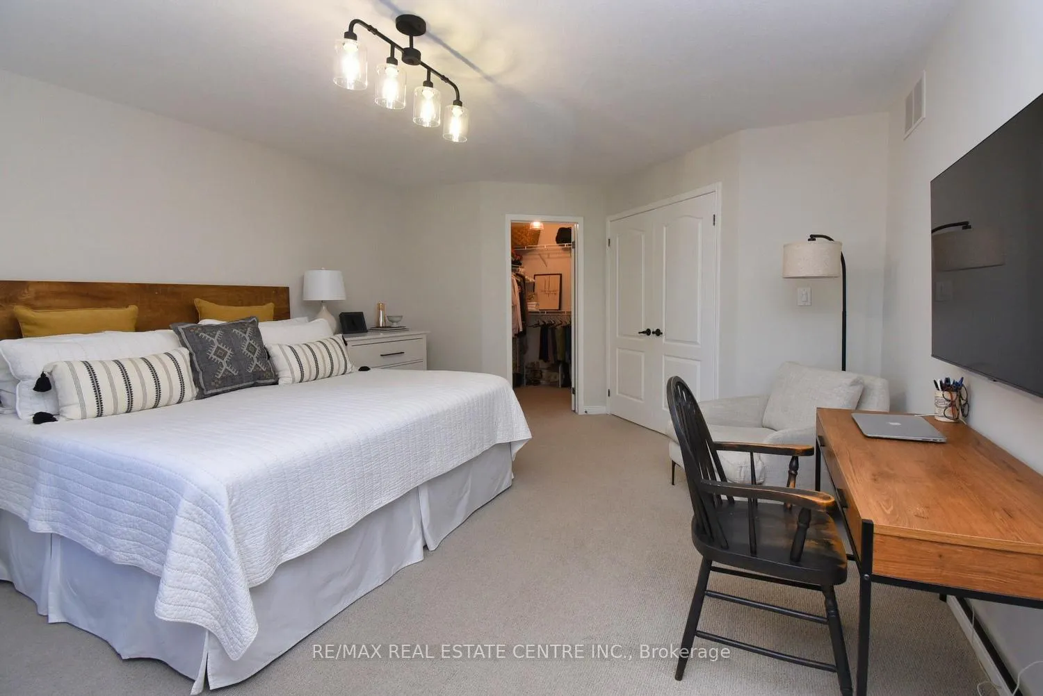 Photo 37 of 35 Eringate Drive, Hamilton, Stoney Creek Mountain — HOMEH