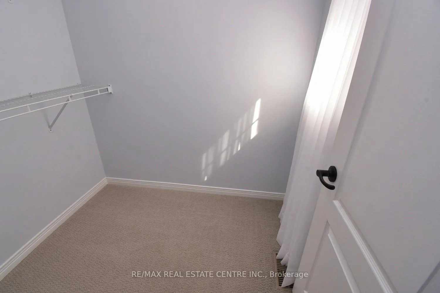 Photo 38 of 35 Eringate Drive, Hamilton, Stoney Creek Mountain — HOMEH