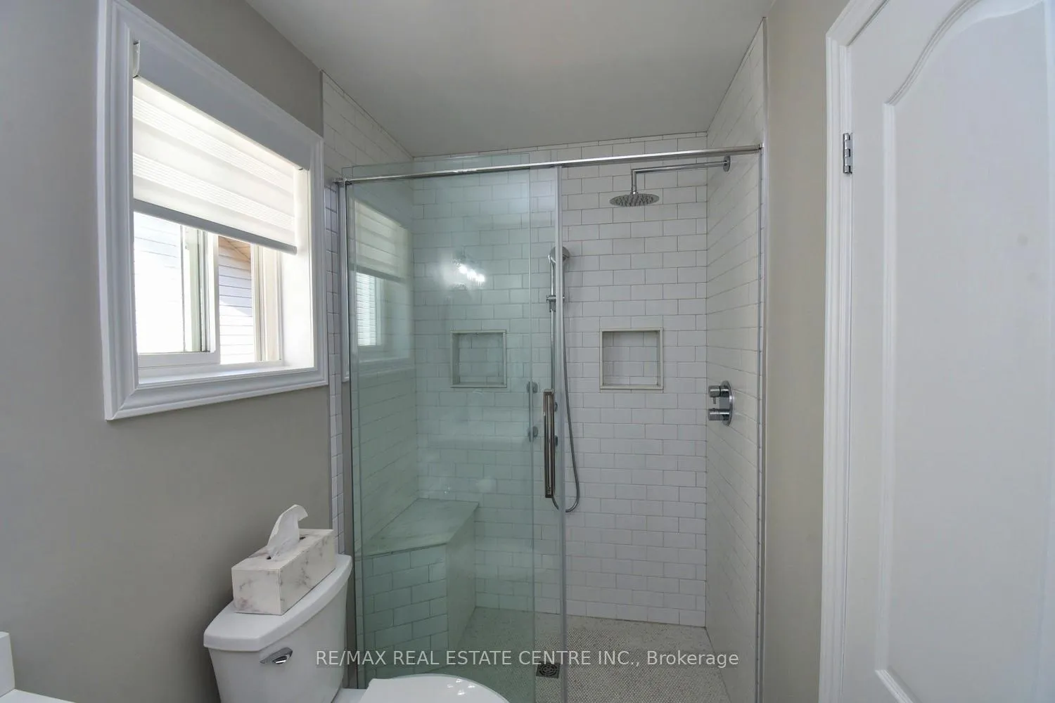 Photo 44 of 35 Eringate Drive, Hamilton, Stoney Creek Mountain — HOMEH