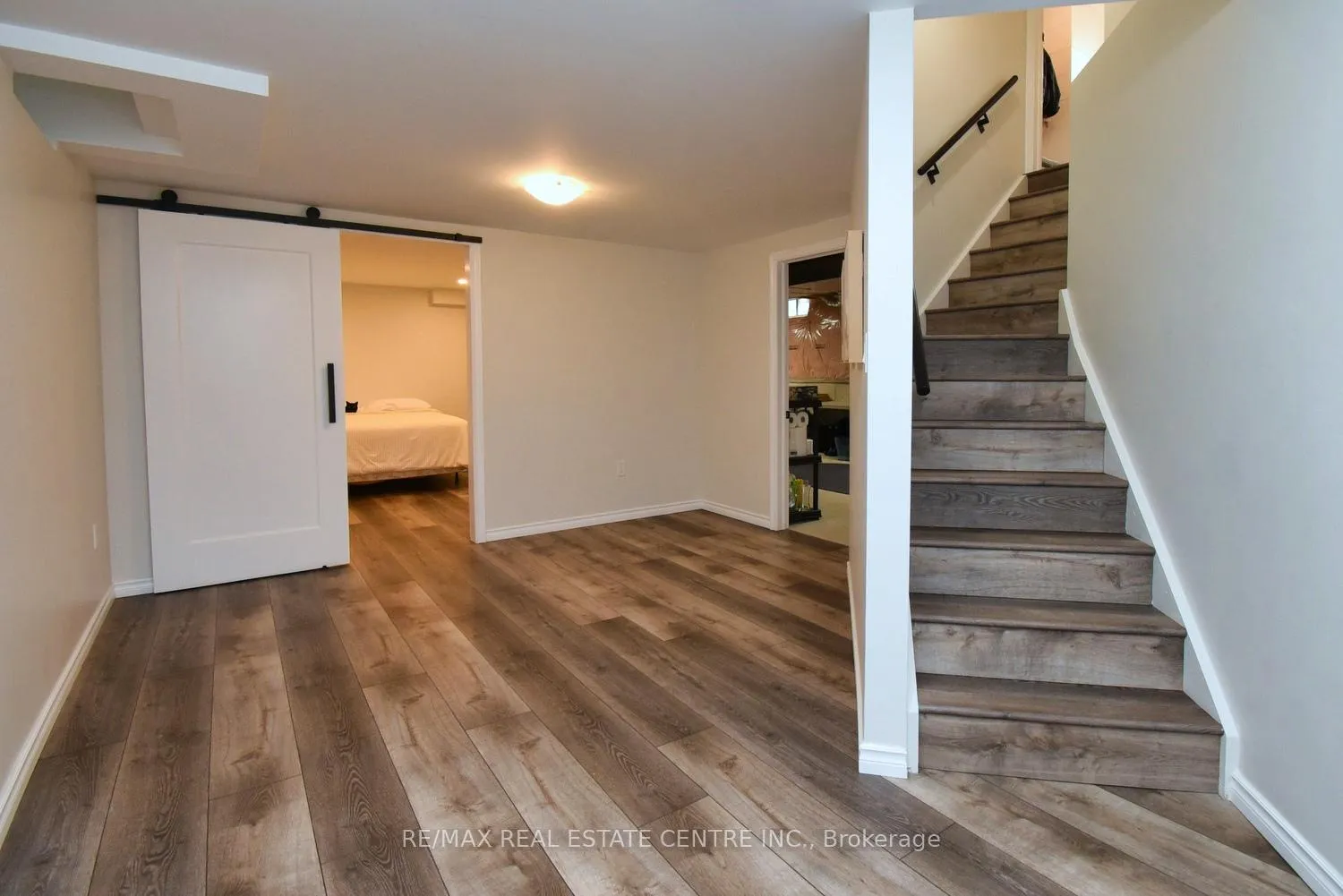 Photo 45 of 35 Eringate Drive, Hamilton, Stoney Creek Mountain — HOMEH