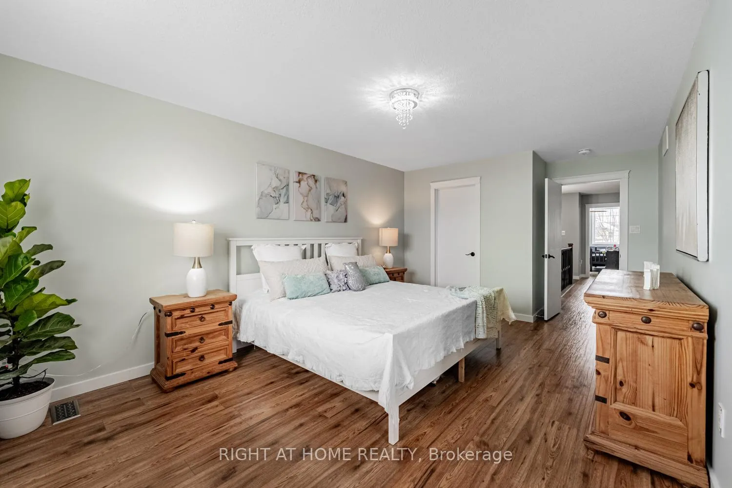 Photo 14 of 52 Milson Crescent, Guelph, Kortright Hills — HOMEH