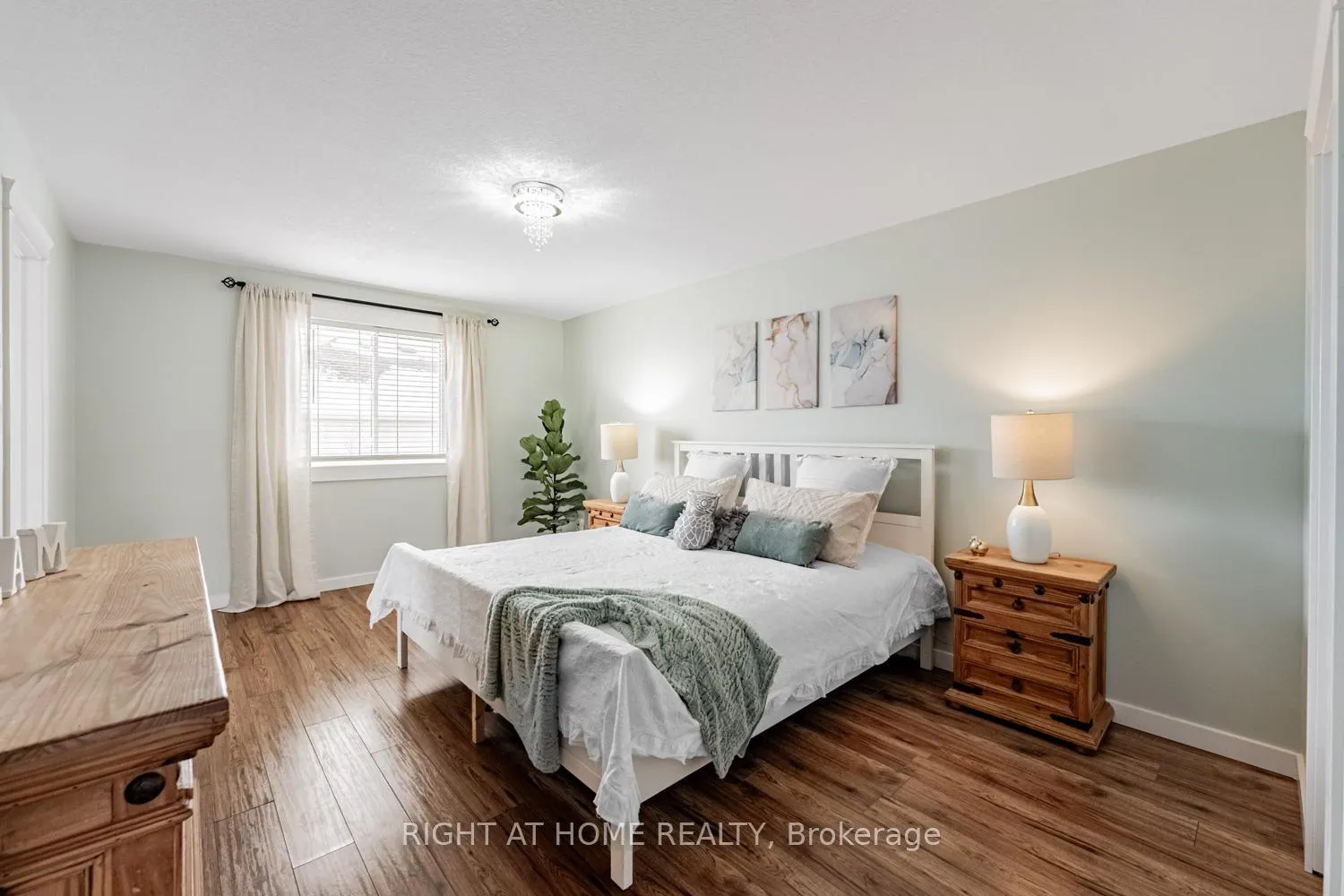 Photo 15 of 52 Milson Crescent, Guelph, Kortright Hills — HOMEH