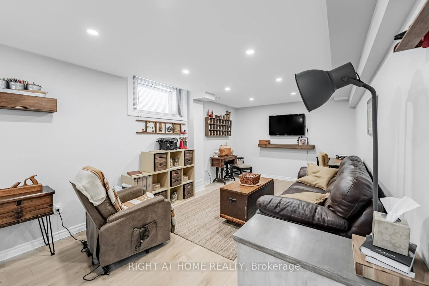 Photo 26 of 52 Milson Crescent, Guelph, Kortright Hills — HOMEH