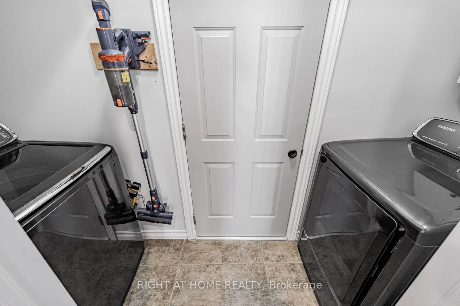 Photo 29 of 52 Milson Crescent, Guelph, Kortright Hills — HOMEH