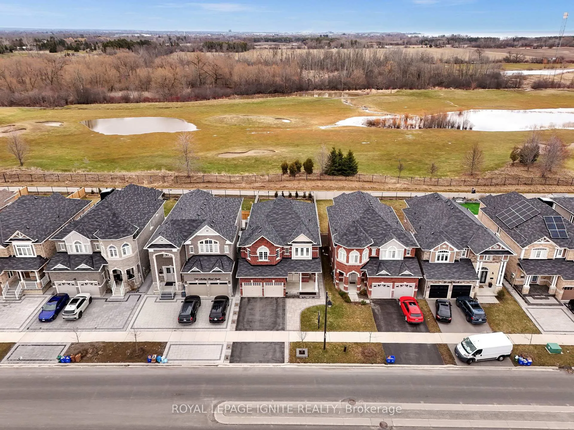 Photo 2 of 725 Audley Road S, Ajax, South East — HOMEH
