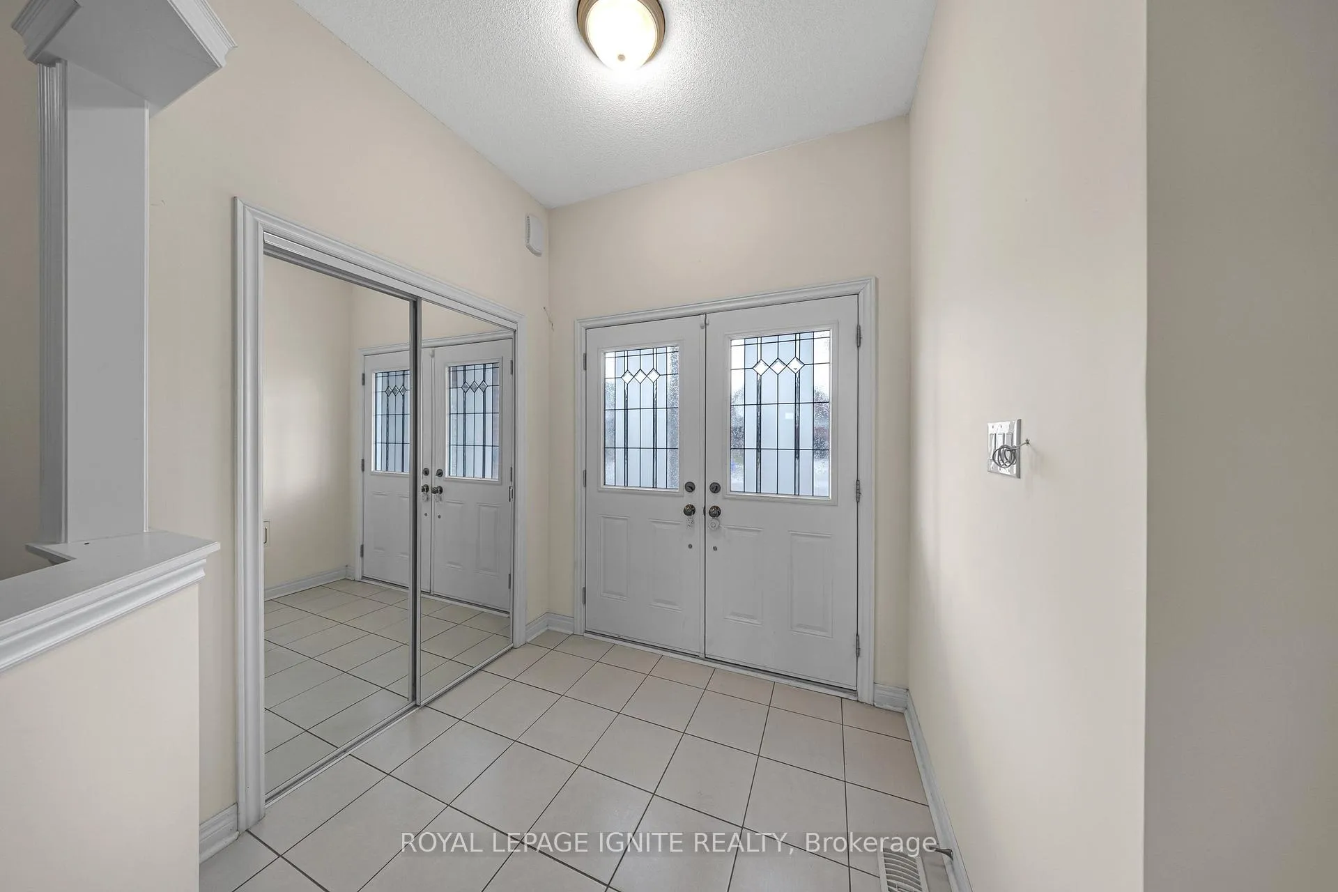 Photo 4 of 725 Audley Road S, Ajax, South East — HOMEH