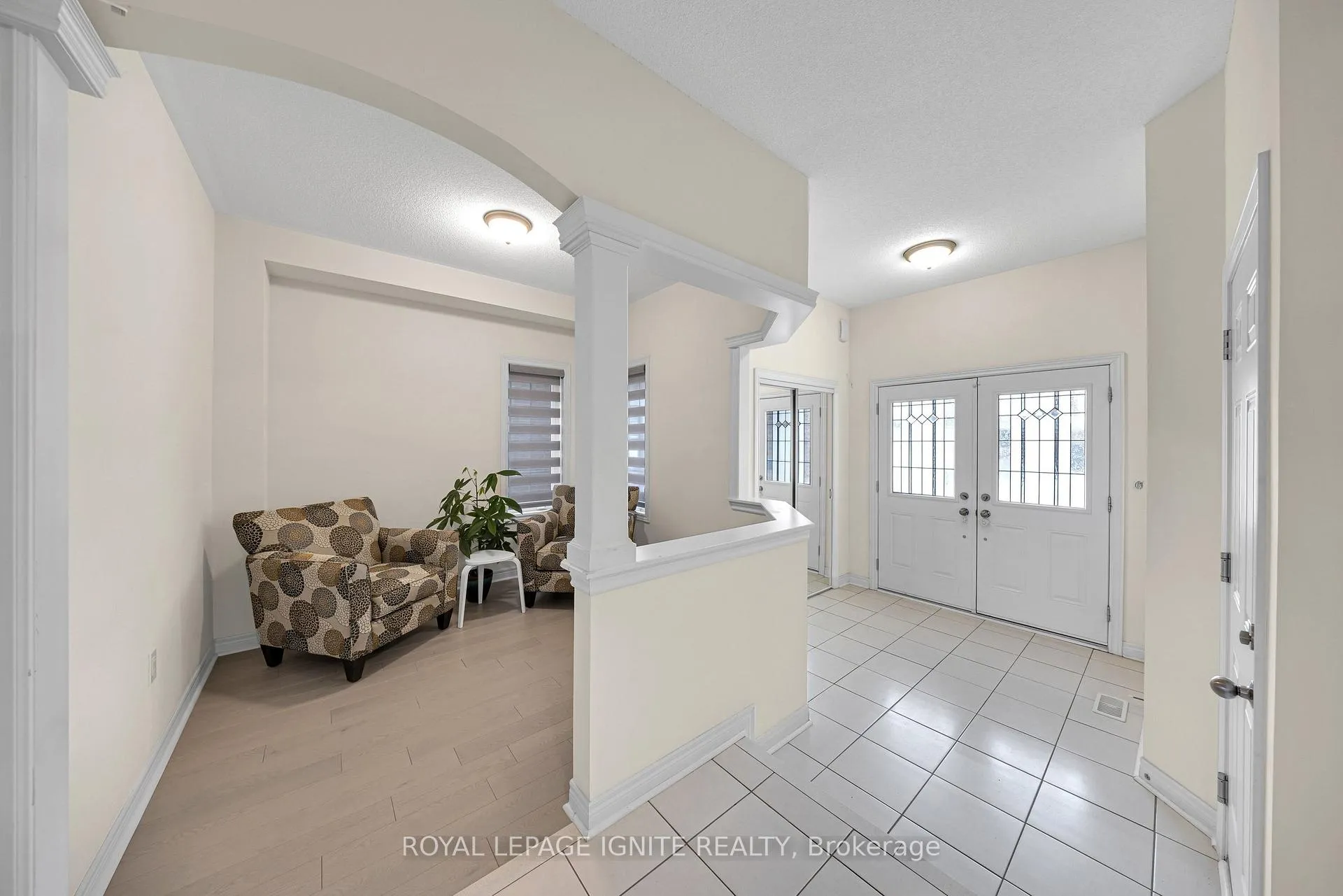Photo 5 of 725 Audley Road S, Ajax, South East — HOMEH