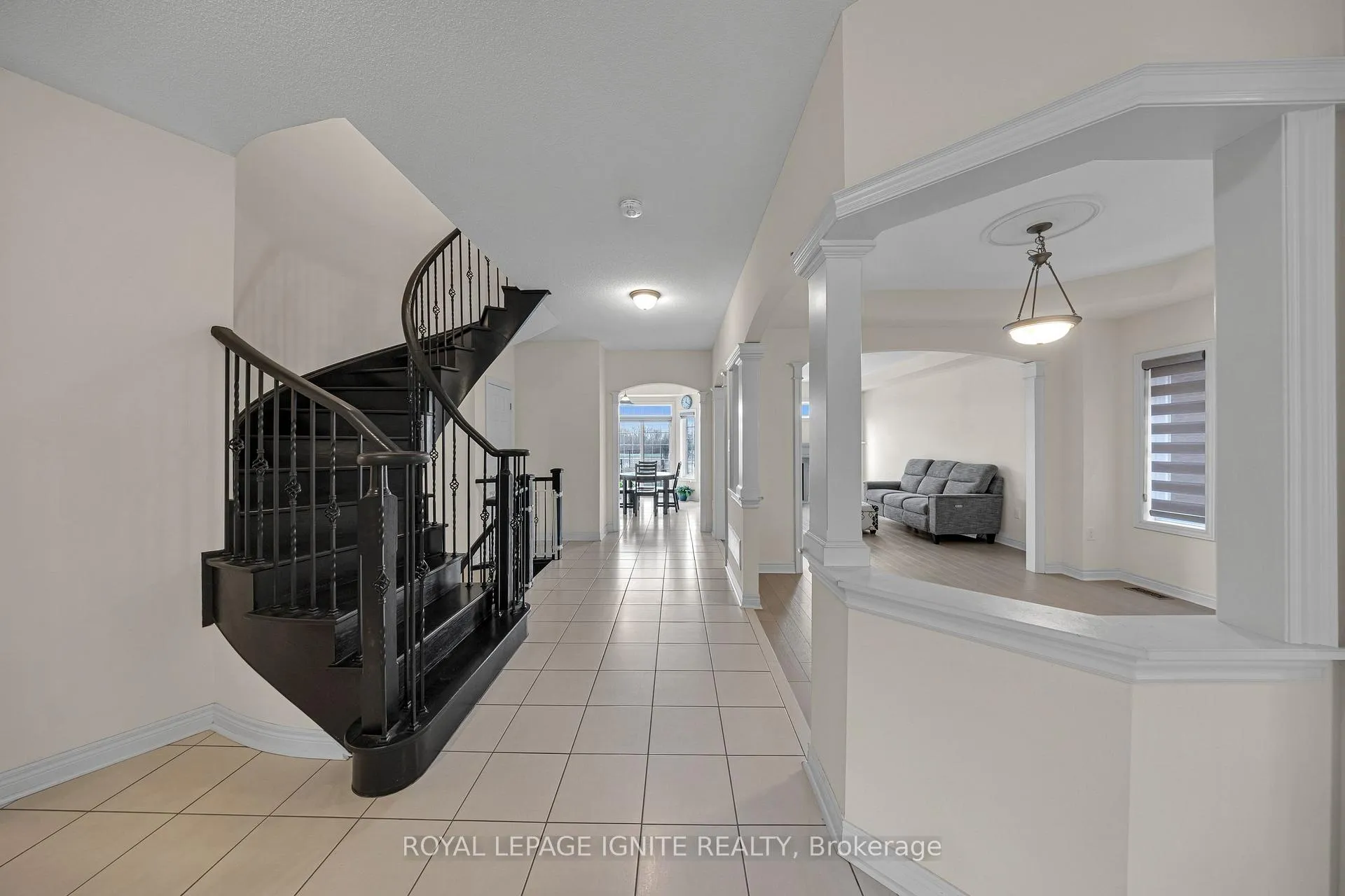 Photo 7 of 725 Audley Road S, Ajax, South East — HOMEH