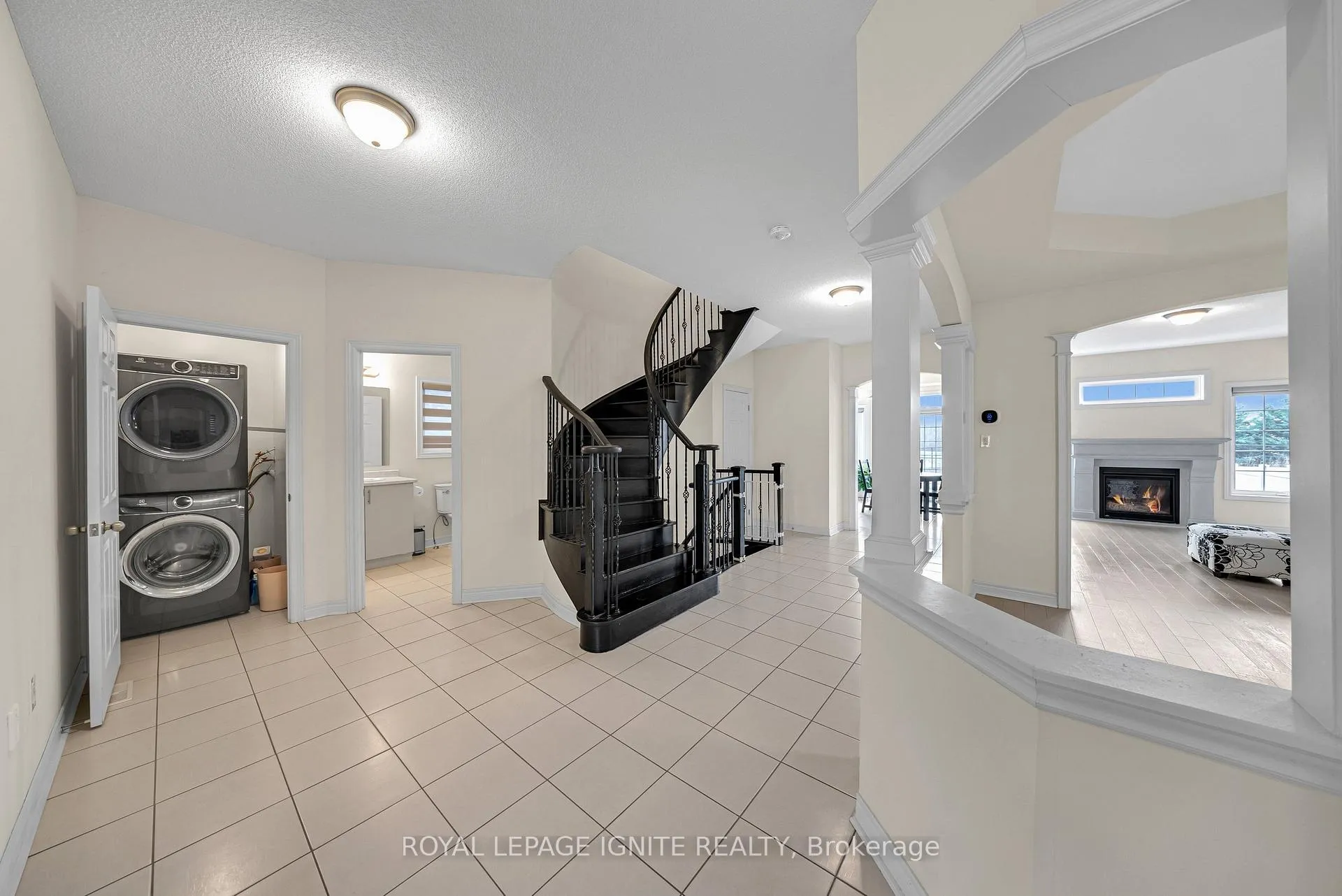 Photo 8 of 725 Audley Road S, Ajax, South East — HOMEH
