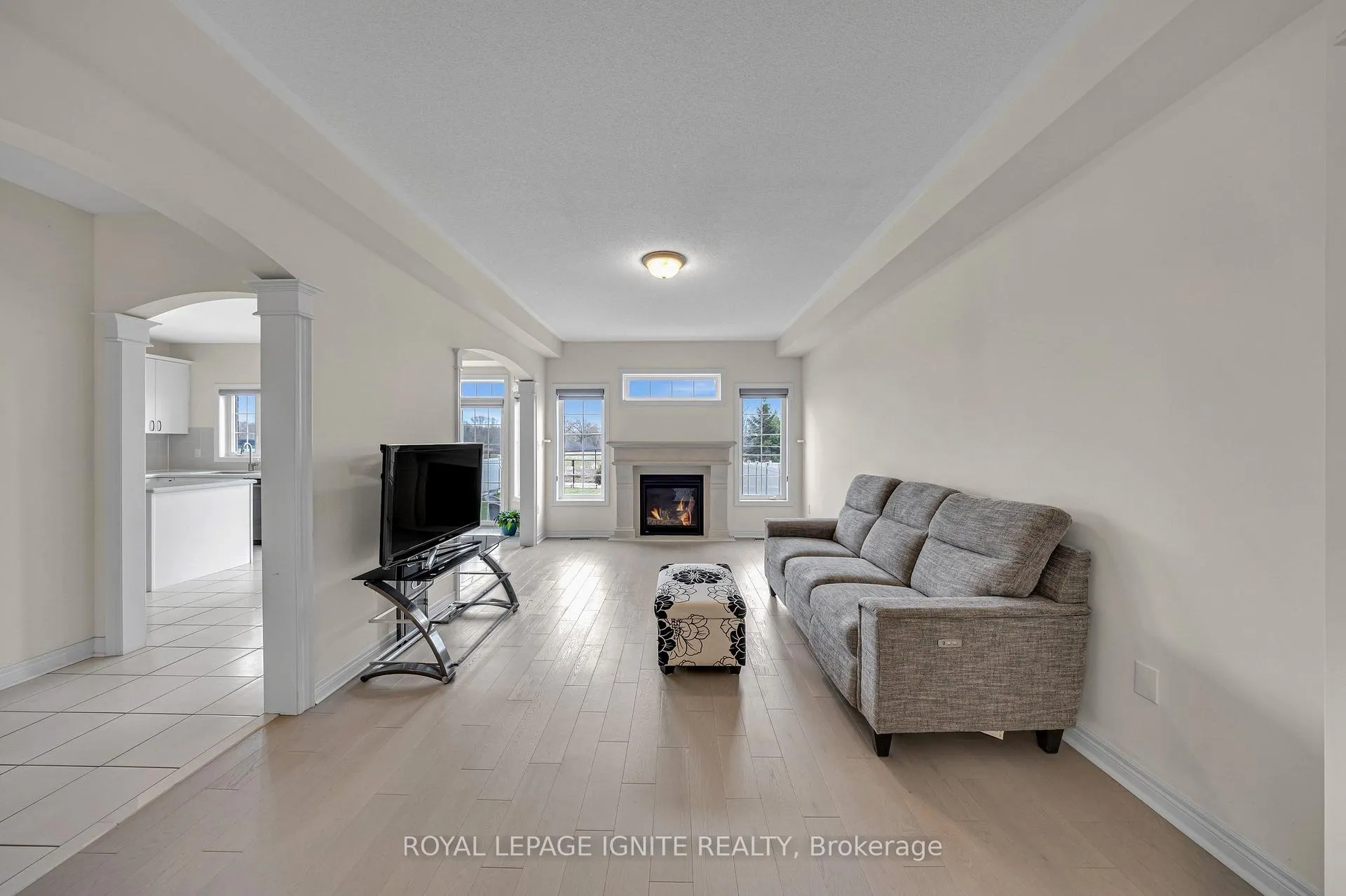 Photo 12 of 725 Audley Road S, Ajax, South East — HOMEH