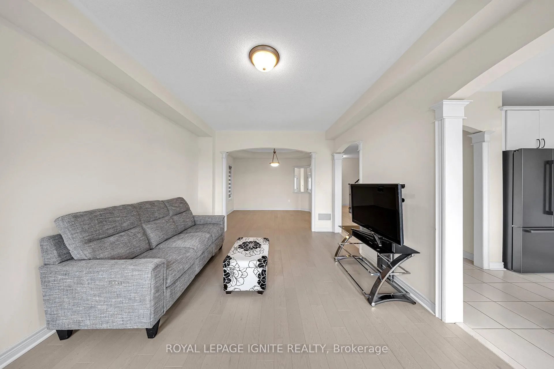 Photo 14 of 725 Audley Road S, Ajax, South East — HOMEH