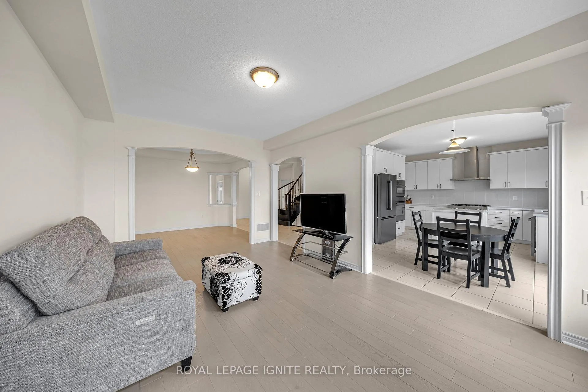 Photo 15 of 725 Audley Road S, Ajax, South East — HOMEH