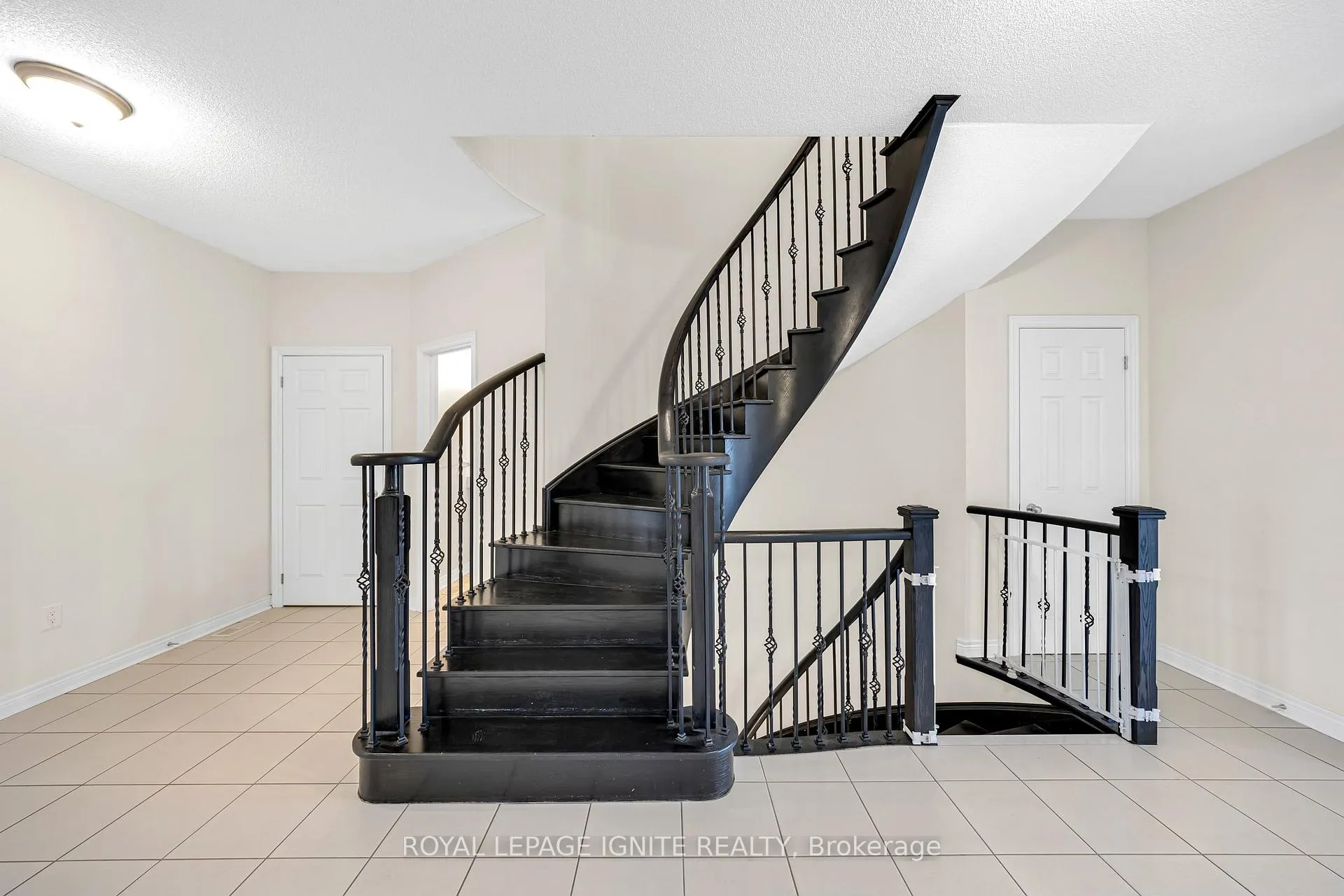 Photo 23 of 725 Audley Road S, Ajax, South East — HOMEH