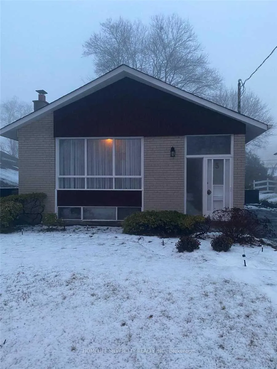 Photo 1 of 5 Caddy Drive, Scarborough, Woburn — HOMEH