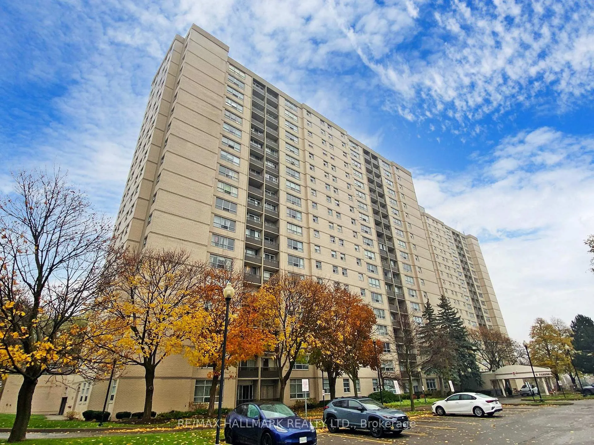 Front of Unit 817, 5 Parkway Forest Drive