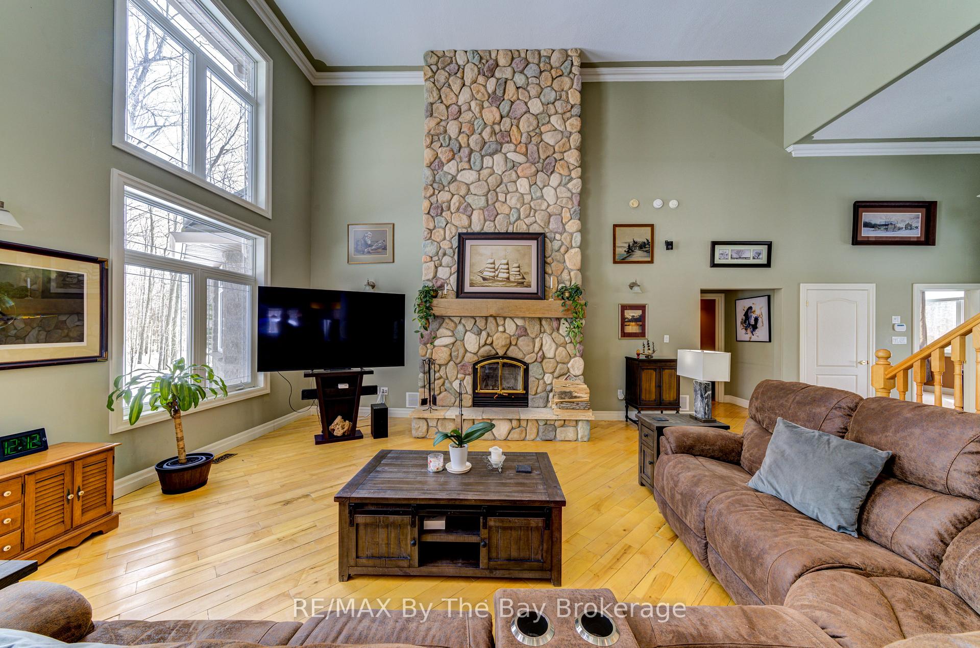 Photo 3 of 125 Copeland Creek Drive, Tiny, Rural Tiny — HOMEH