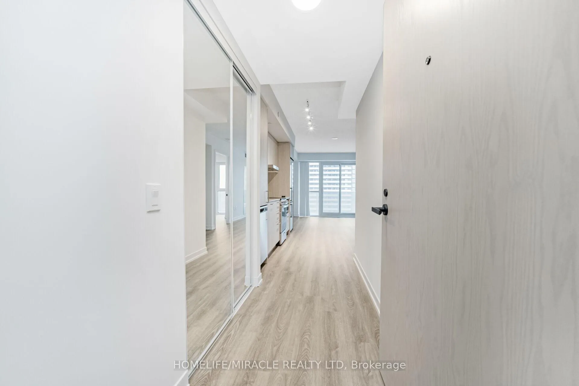 Photo 4 of Unit 3717, 195 Commerce Street, Vaughan, Vaughan Corporate Centre — HOMEH
