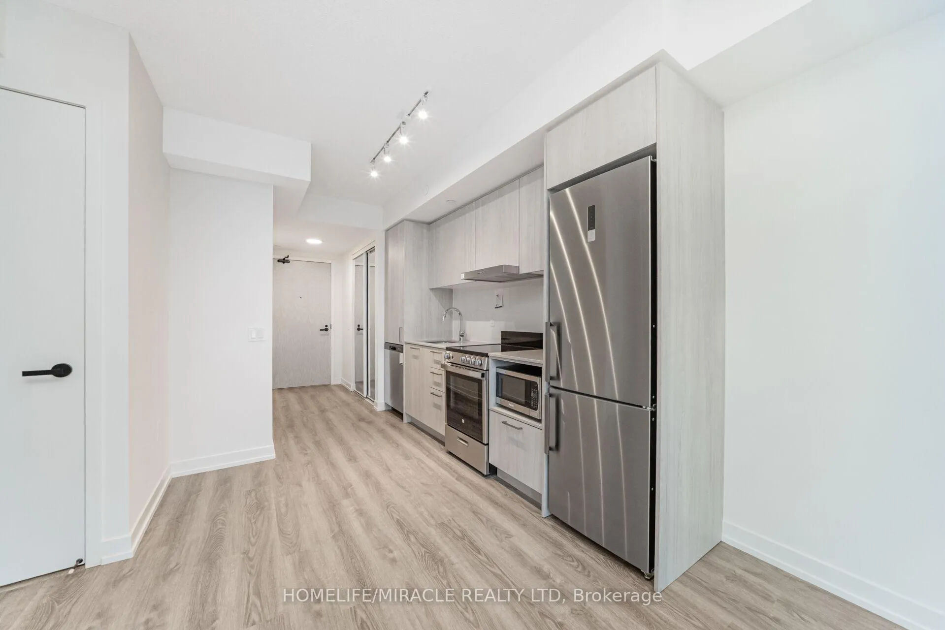 Photo 5 of Unit 3717, 195 Commerce Street, Vaughan, Vaughan Corporate Centre — HOMEH