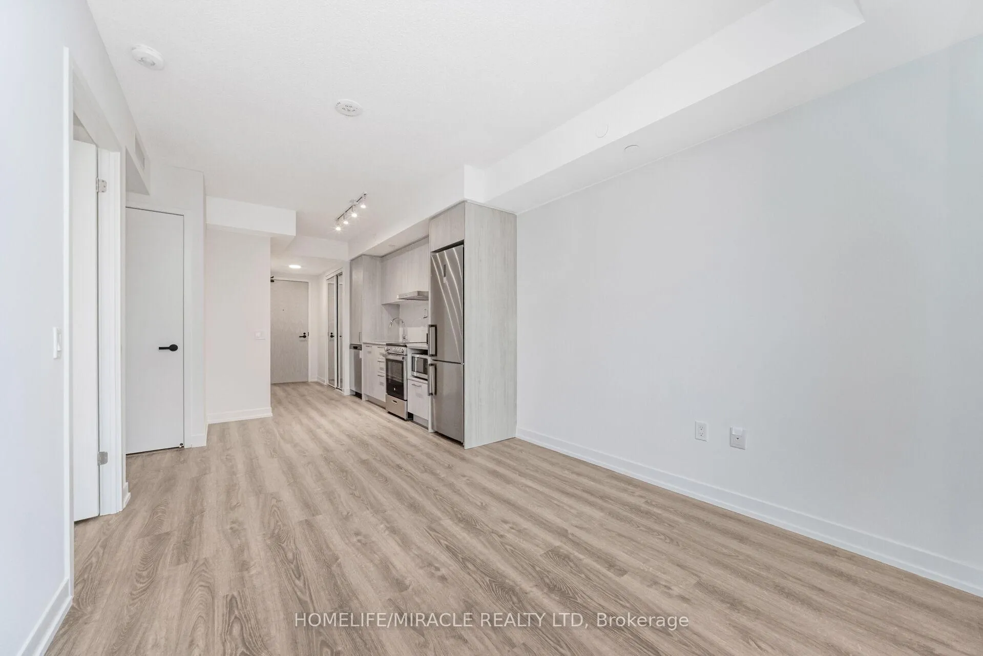 Photo 8 of Unit 3717, 195 Commerce Street, Vaughan, Vaughan Corporate Centre — HOMEH