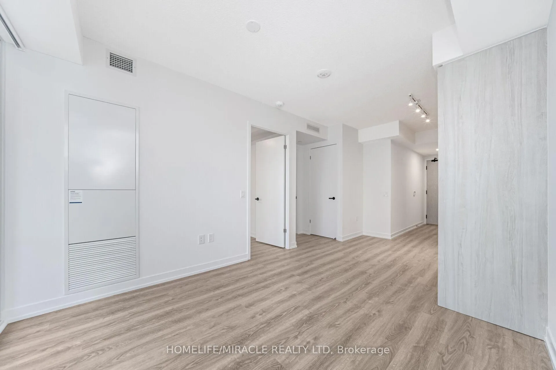 Photo 9 of Unit 3717, 195 Commerce Street, Vaughan, Vaughan Corporate Centre — HOMEH