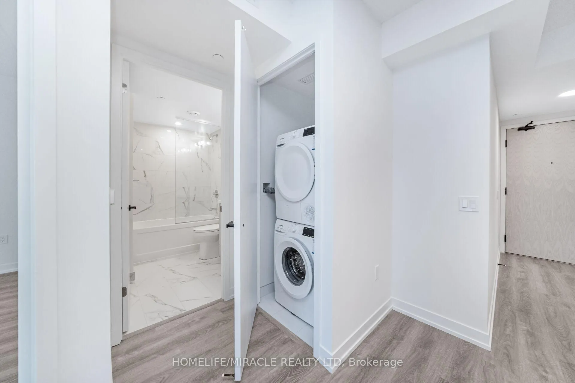 Photo 11 of Unit 3717, 195 Commerce Street, Vaughan, Vaughan Corporate Centre — HOMEH
