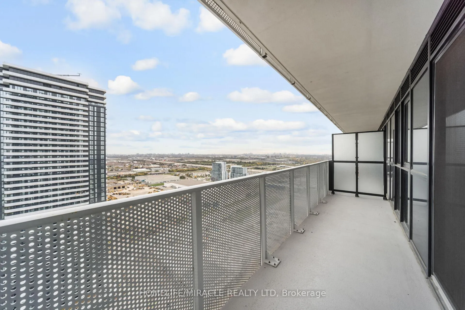 Photo 13 of Unit 3717, 195 Commerce Street, Vaughan, Vaughan Corporate Centre — HOMEH