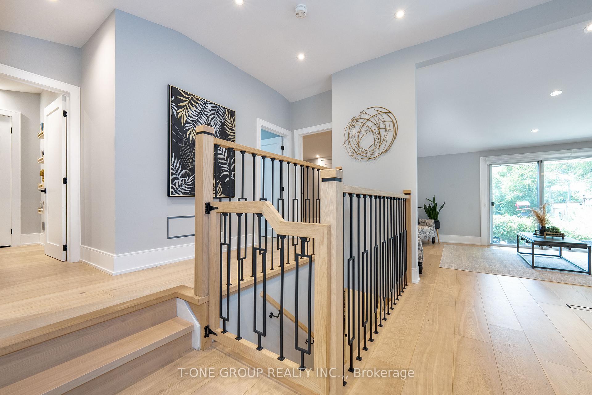 Photo 3 of 10 Brookridge Drive W, Scarborough, Bendale — HOMEH