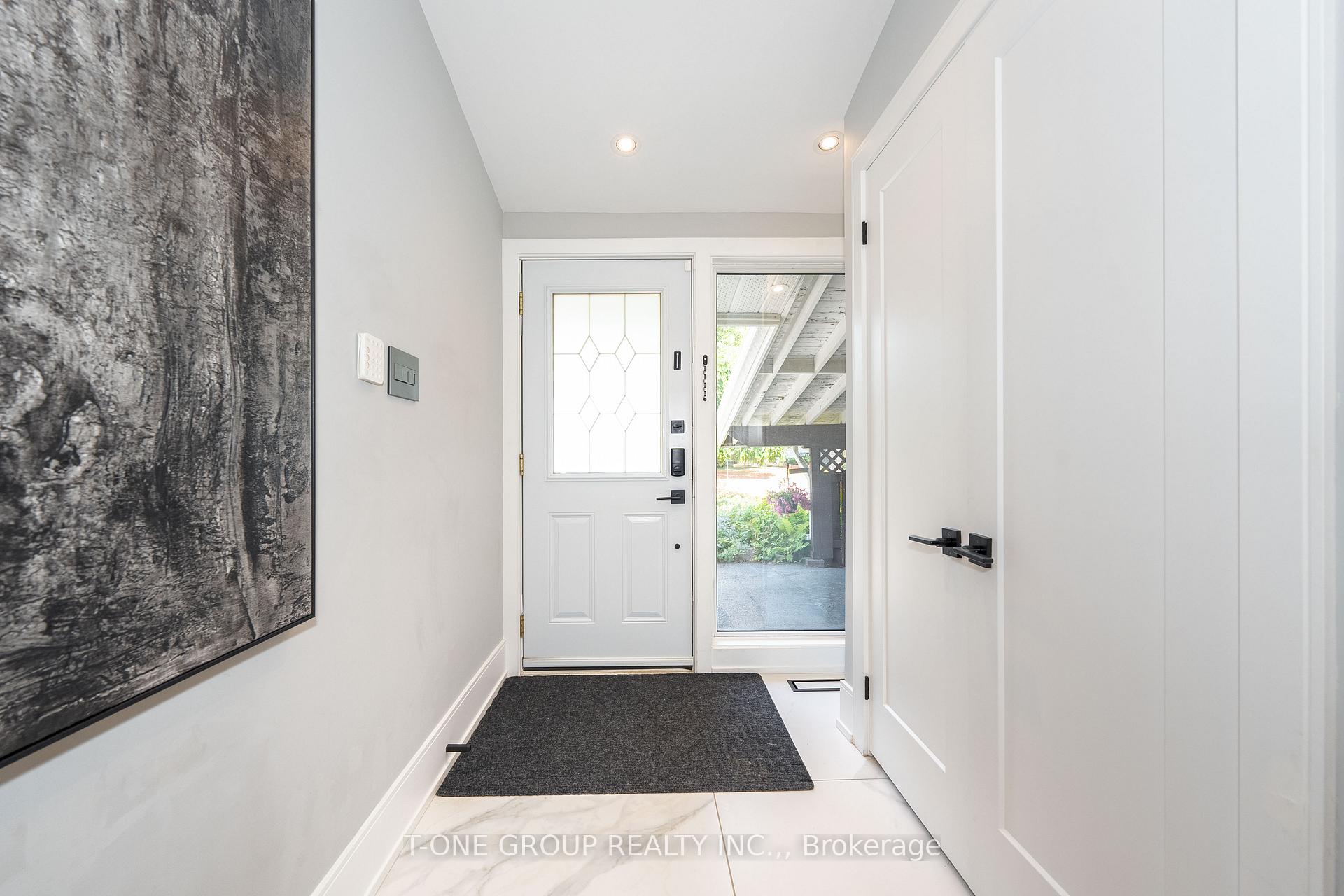 Photo 4 of 10 Brookridge Drive W, Scarborough, Bendale — HOMEH