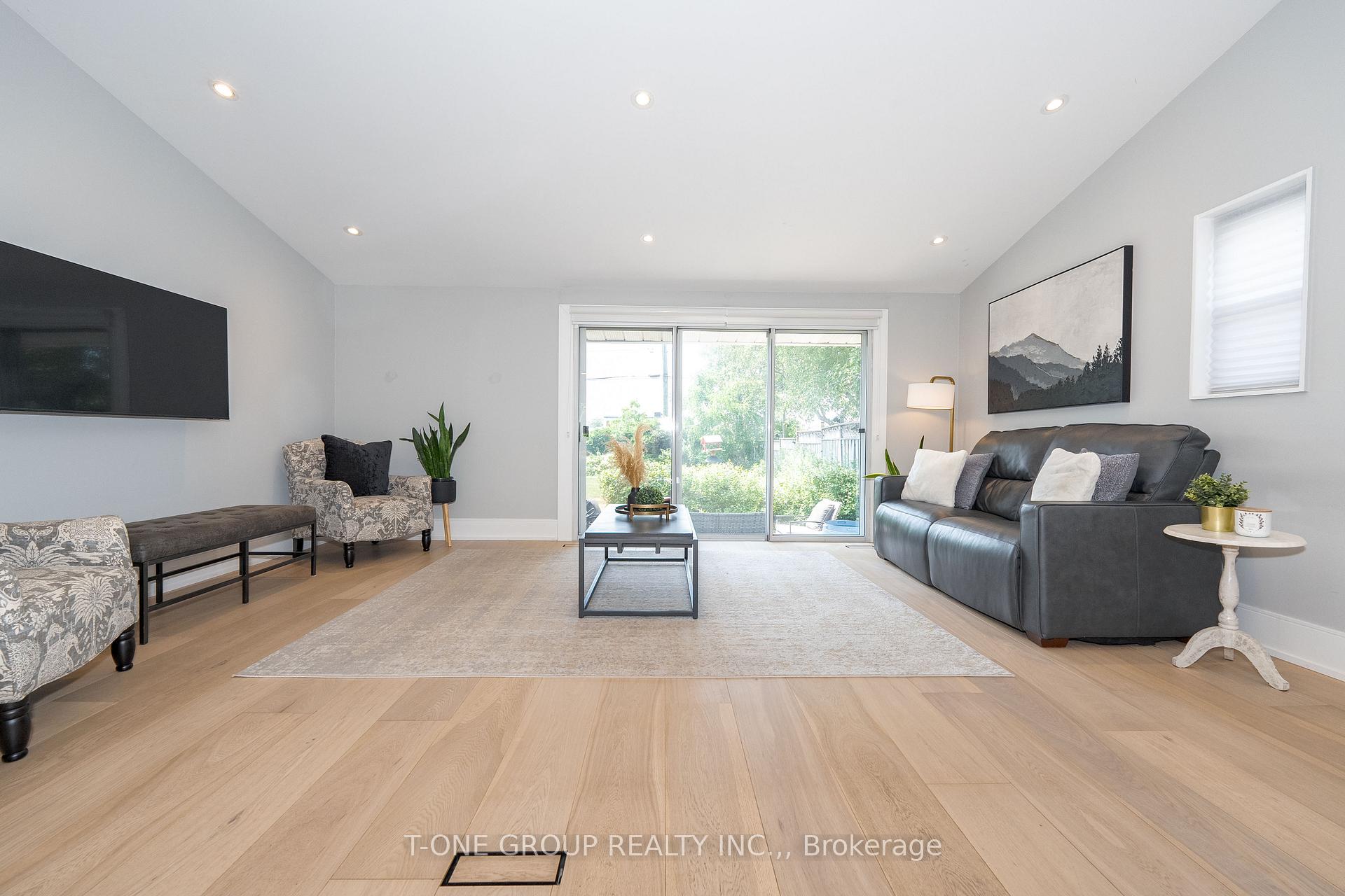 Photo 7 of 10 Brookridge Drive W, Scarborough, Bendale — HOMEH