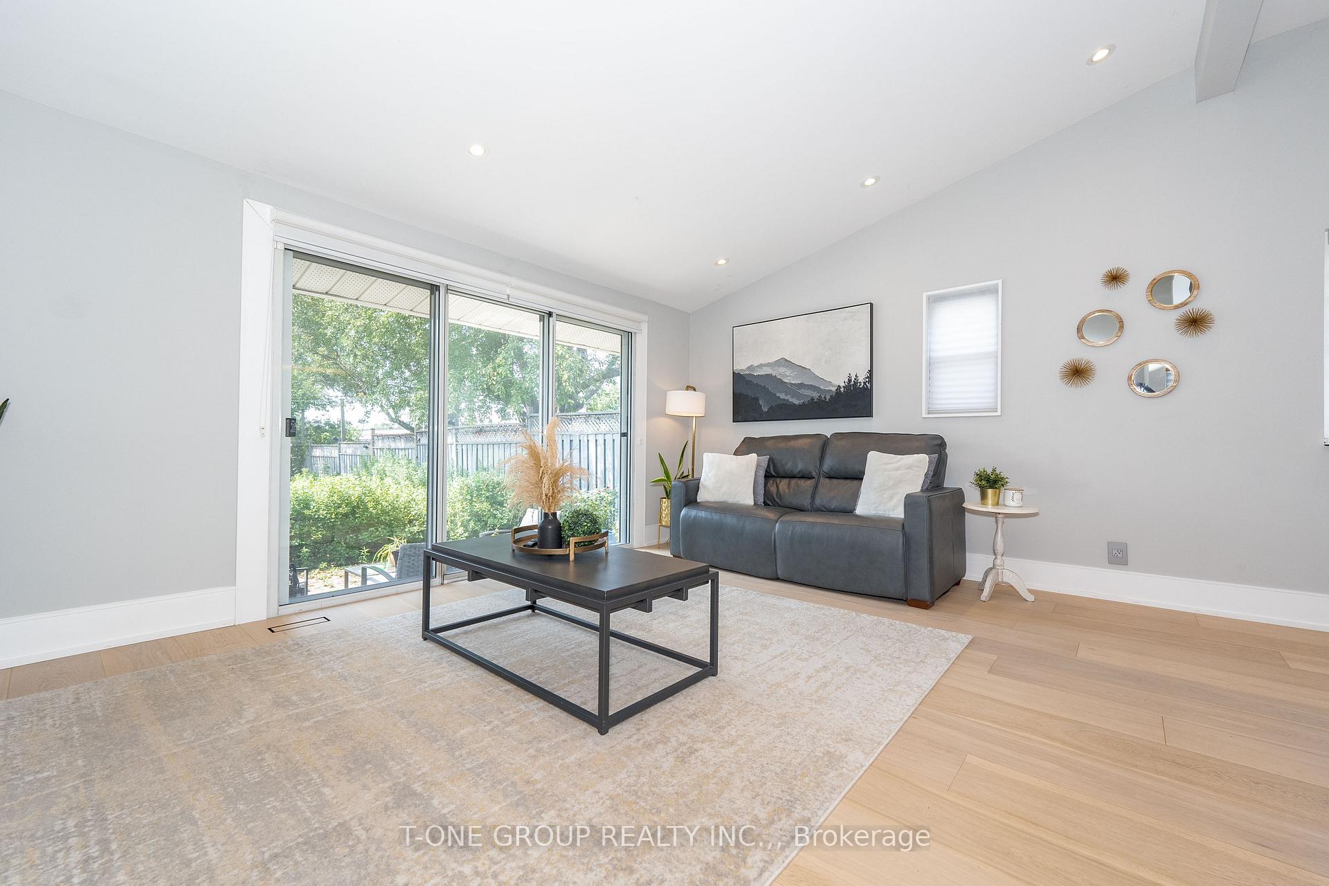 Photo 8 of 10 Brookridge Drive W, Scarborough, Bendale — HOMEH