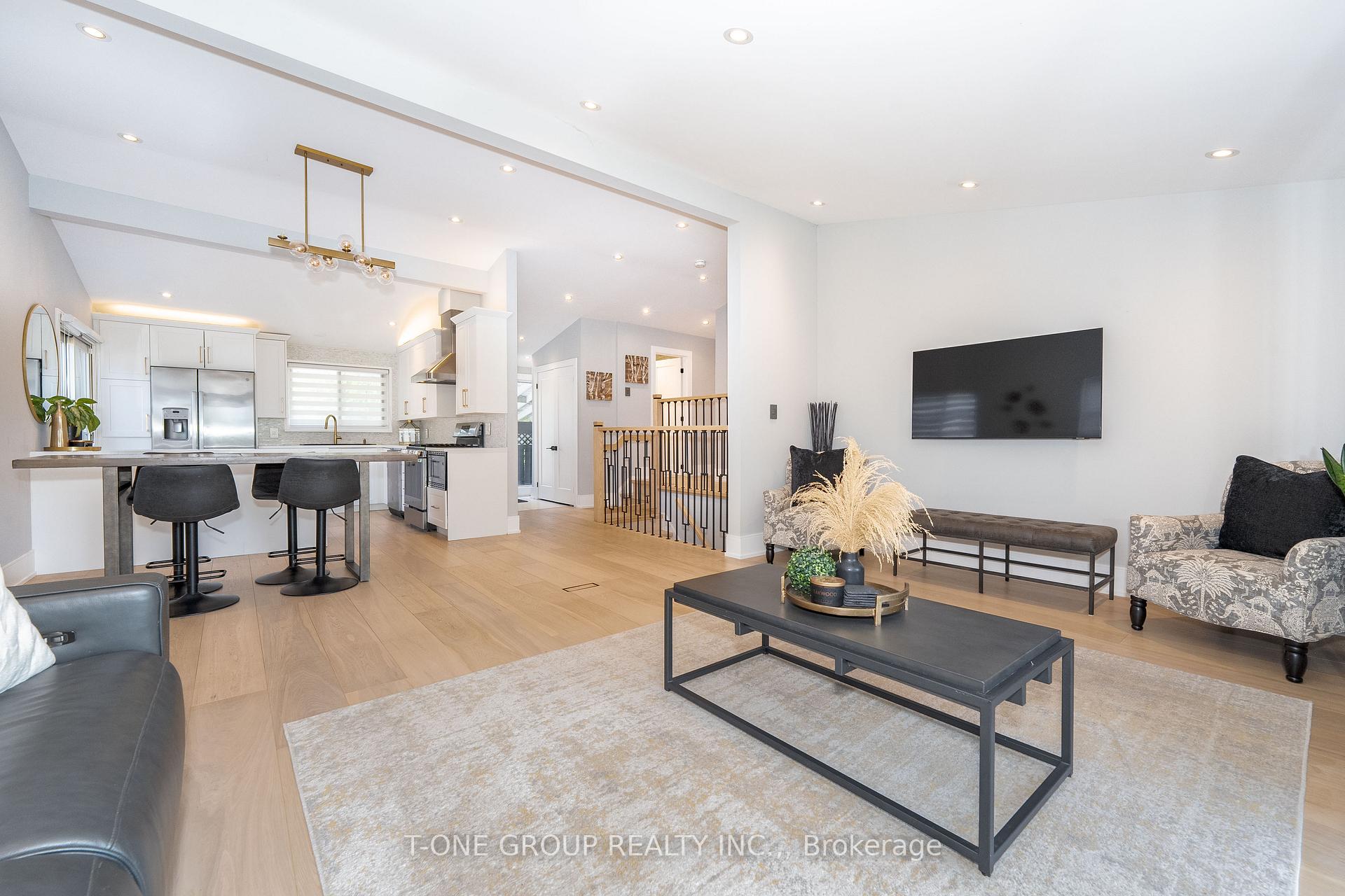 Photo 11 of 10 Brookridge Drive W, Scarborough, Bendale — HOMEH