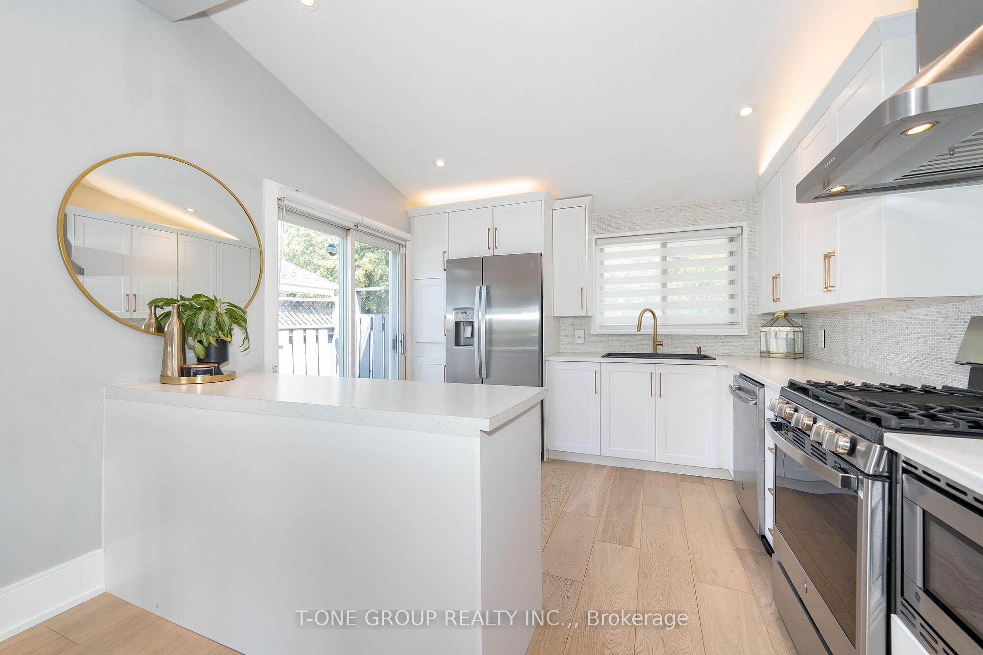Photo 13 of 10 Brookridge Drive W, Scarborough, Bendale — HOMEH