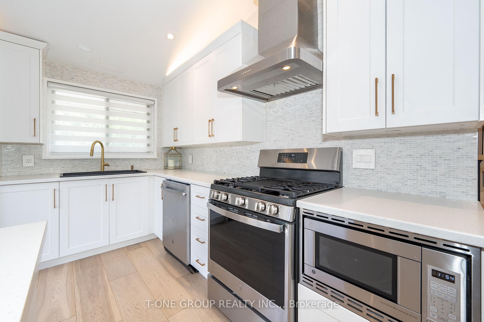 Photo 14 of 10 Brookridge Drive W, Scarborough, Bendale — HOMEH