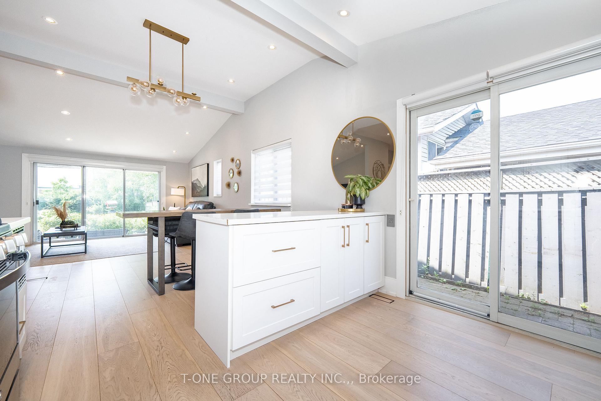 Photo 15 of 10 Brookridge Drive W, Scarborough, Bendale — HOMEH
